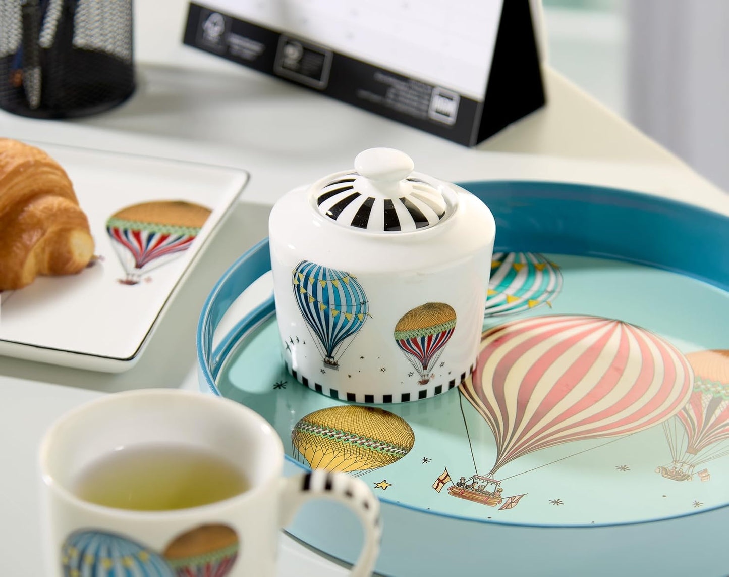 طقم فناجين إسبريسو مع صحون من إيغان جيراموند، قطعتان، 80 مل، طقم فناجين قهوة من البورسلين للإسبريسو والقهوة العربية، تصميم منطاد الهواء الساخن، طقم هدايا (أبيض)